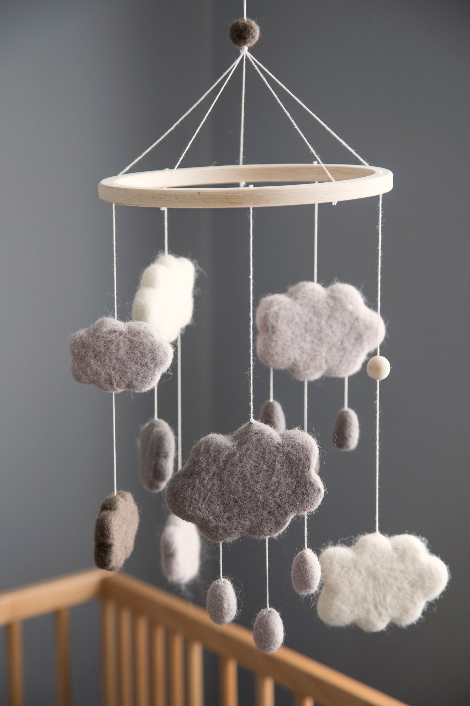 Sebra Baby-Mobile mit grauen Wolken - Wallenfels